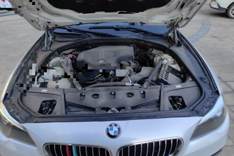Used BMW 5 Series 2014 525Li Leading Model Engine Bay