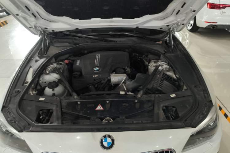 Used BMW 5 Series 2014 525Li Luxury Design Package Engine Bay