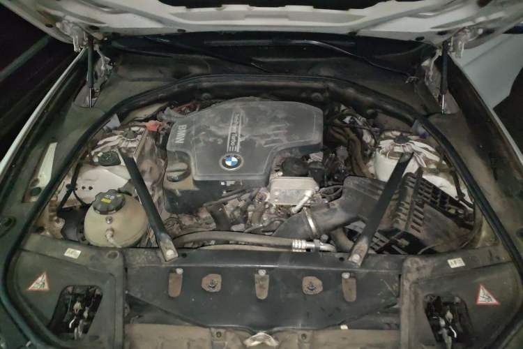 Used BMW 5 Series 2014 525Li Leading Model Engine Bay