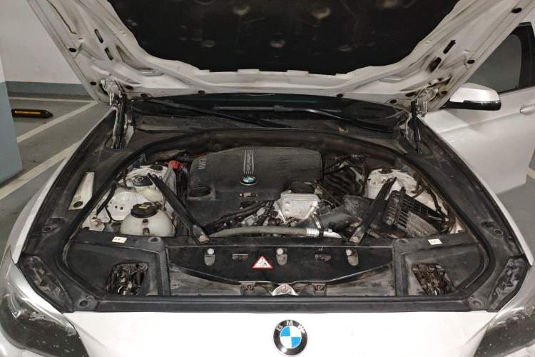 Used BMW 5 Series 2014 528Li Leading Model Engine Bay