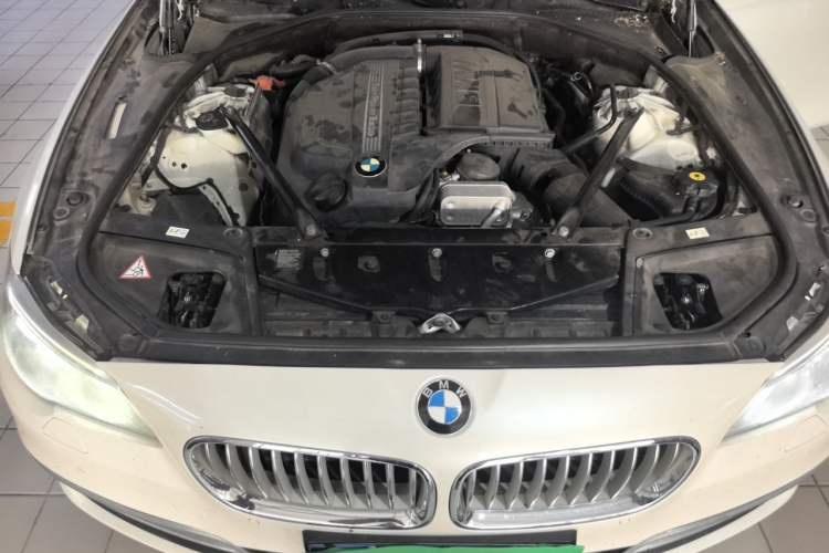 Used BMW 5 Series 2014 535Li Leading Model Engine Bay