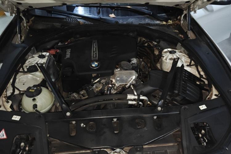 Used BMW 5 Series 2014 525Li Leading Model Engine Bay