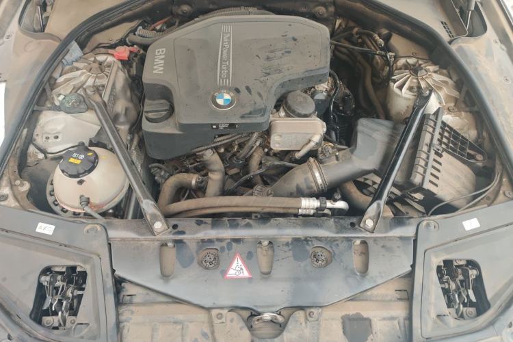 Used BMW 5 Series 2014 525Li Leading Model Engine Bay