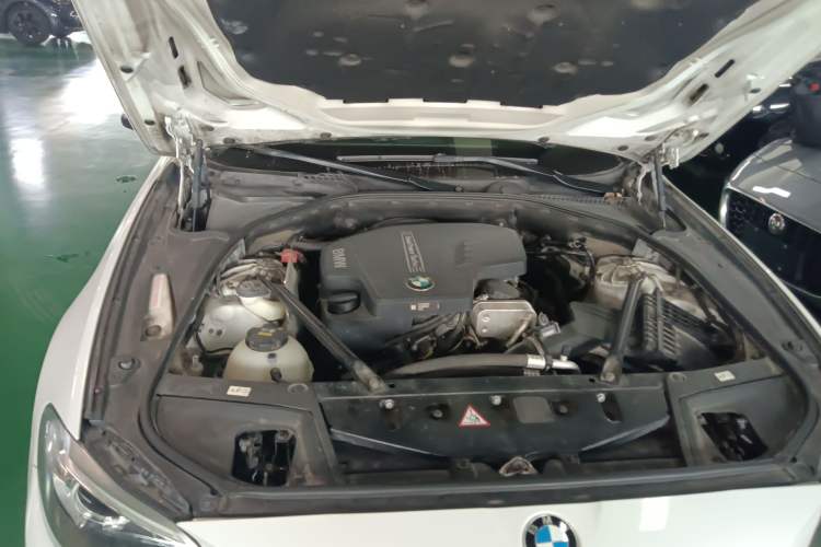 Used BMW 5 Series 2014 520Li Elegant Model Engine Bay