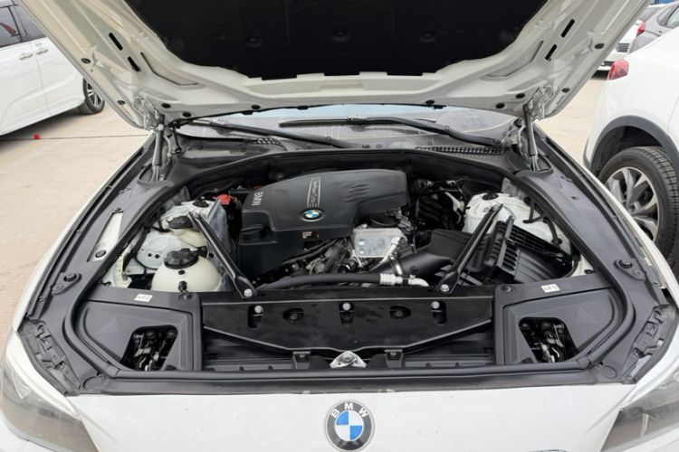 Used BMW 5 Series 2014 525Li Leading Model Engine Bay