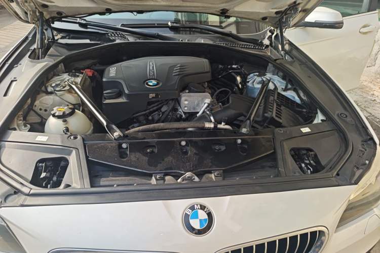 Used BMW 5 Series 2014 520Li Elegant Model Engine Bay