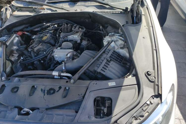 Used BMW 5 Series 2014 525Li Luxury Design Package Engine Bay Left