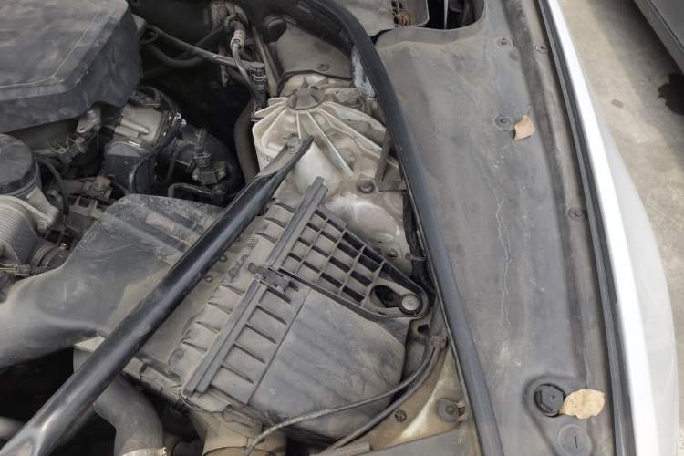 Used BMW 5 Series 2014 520Li Elegant Model Engine Bay Left