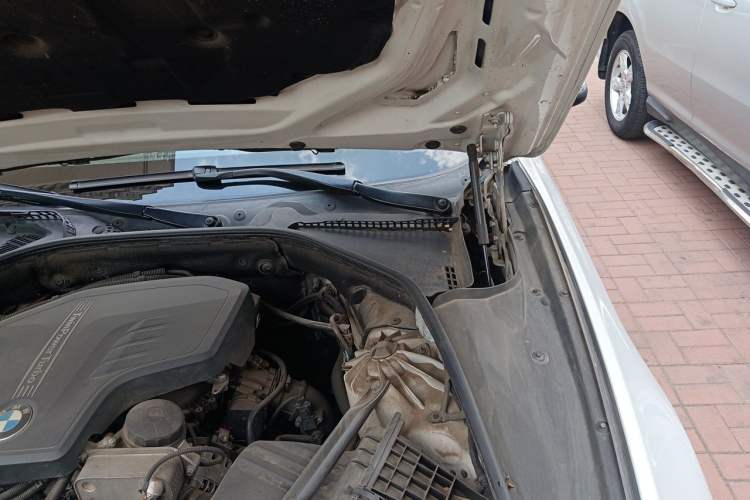 Used BMW 5 Series 2014 520i Elegant Edition Engine Bay Left