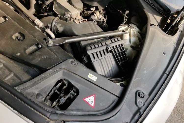 Used BMW 5 Series 2014 525Li Luxury Design Package Engine Bay Left