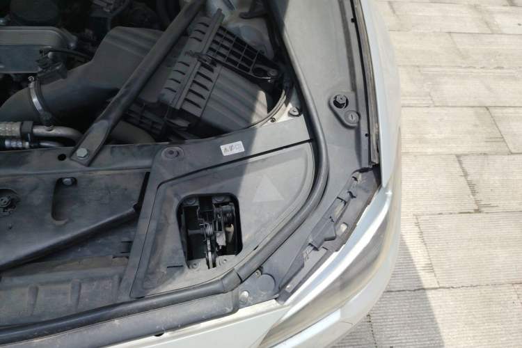 Used BMW 5 Series 2014 525Li Luxury Design Package Engine Bay Left