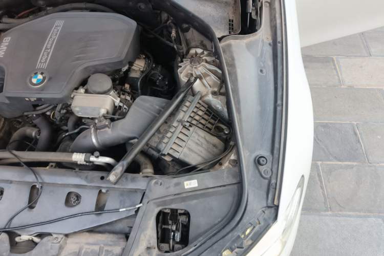 Used BMW 5 Series 2014 525Li Leading Model Engine Bay Left