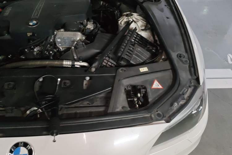 Used BMW 5 Series 2014 525Li Luxury Design Package Engine Bay Left