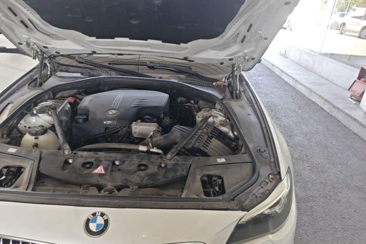 Used BMW 5 Series 2014 525Li Leading Model Engine Bay Left