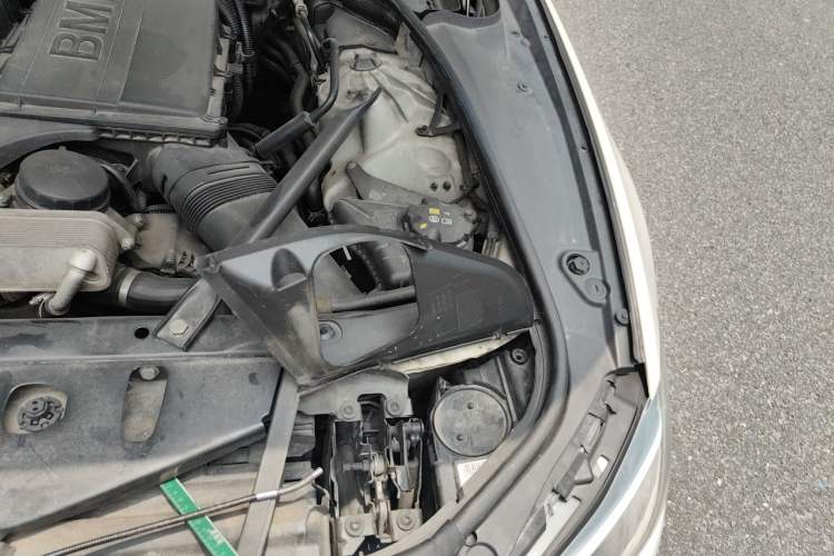 Used BMW 5 Series 2014 535Li Leading Model Engine Bay Left