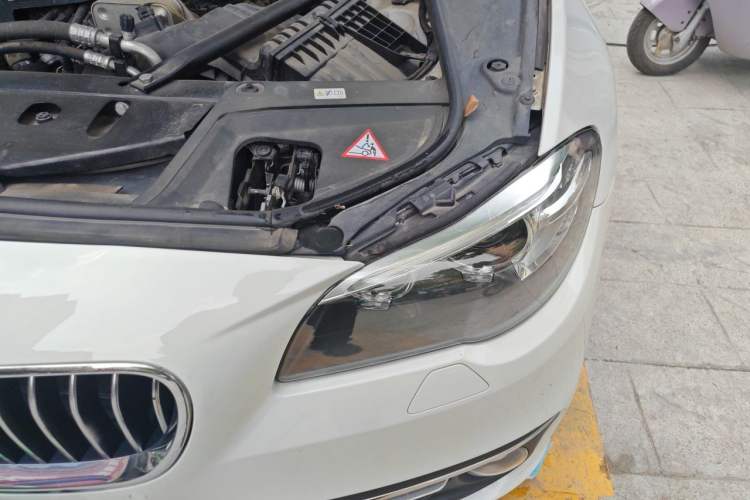 Used BMW 5 Series 2014 525Li Luxury Design Package Engine Bay Left