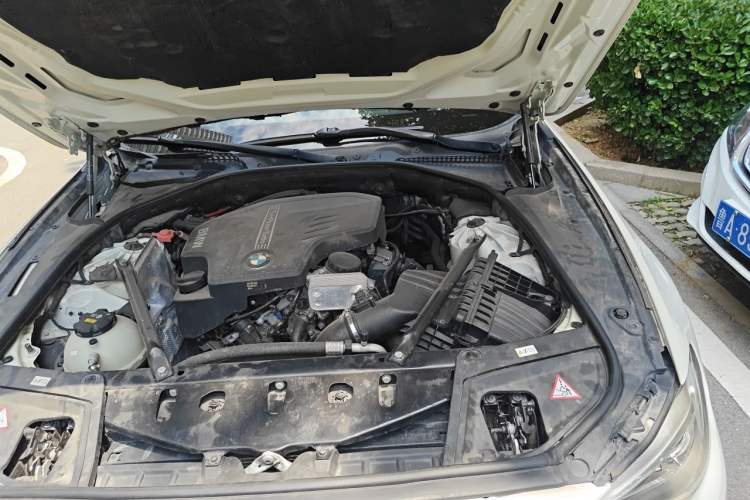 Used BMW 5 Series 2014 525Li Fashion Design Package Engine Bay Left