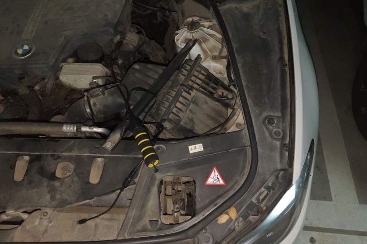 Used BMW 5 Series 2014 525Li Leading Model Engine Bay Left