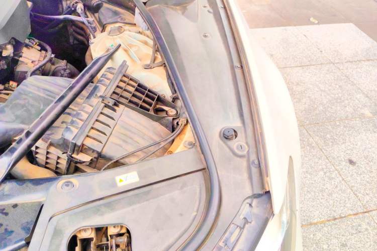 Used BMW 5 Series 2014 525Li Leading Model Engine Bay Left