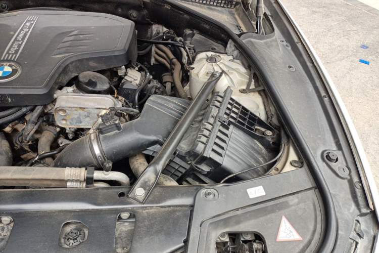Used BMW 5 Series 2014 525Li Luxury Design Package Engine Bay Left