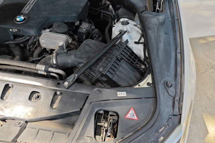 Used BMW 5 Series 2014 520Li Elegant Model Engine Bay Left