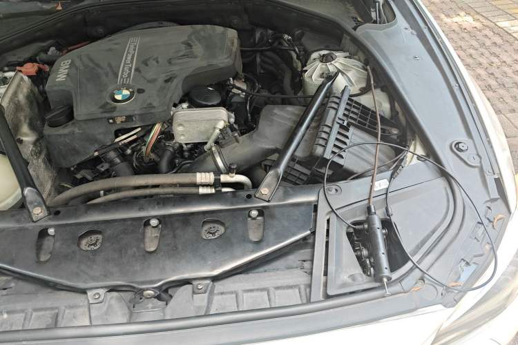 Used BMW 5 Series 2014 528Li Leading Model Engine Bay Left
