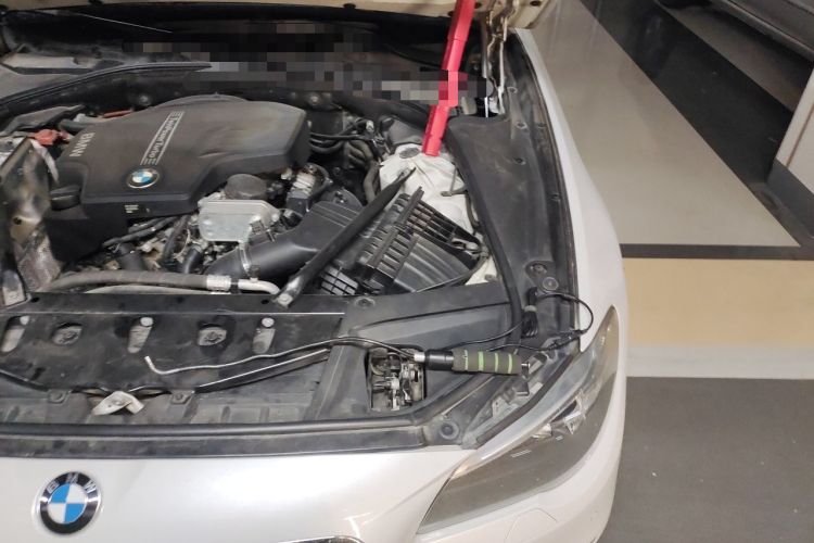 Used BMW 5 Series 2014 525Li Luxury Design Package Engine Bay Left