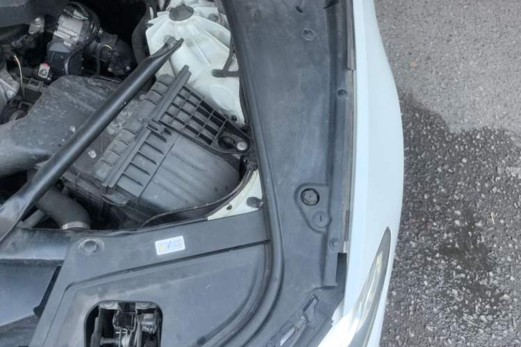 Used BMW 5 Series 2014 525Li Luxury Design Package Engine Bay Left