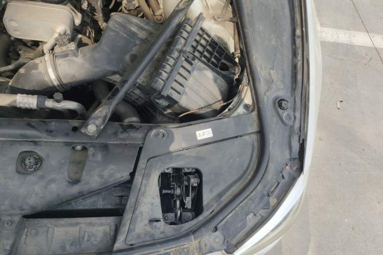 Used BMW 5 Series 2014 520Li Elegant Model Engine Bay Left