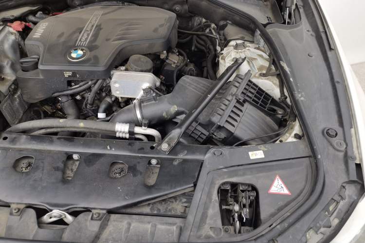 Used BMW 5 Series 2014 525Li Leading Model Engine Bay Left