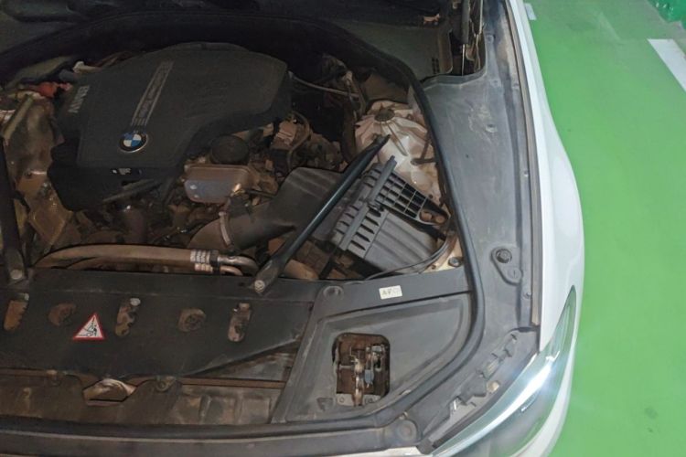 Used BMW 5 Series 2014 525Li Luxury Design Package Engine Bay Left