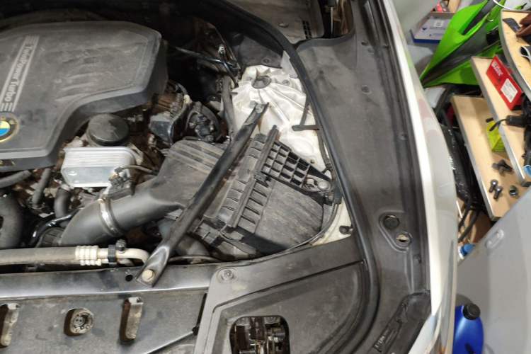 Used BMW 5 Series 2014 525Li Luxury Design Package Engine Bay Left