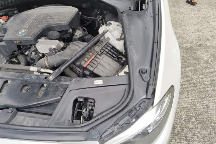 Used BMW 5 Series 2014 525Li Luxury Design Package Engine Bay Left