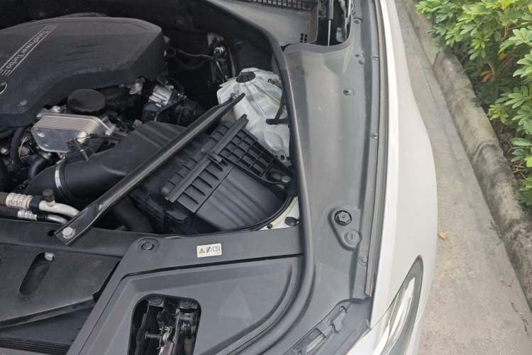 Used BMW 5 Series 2014 520Li Elegant Model Engine Bay Left