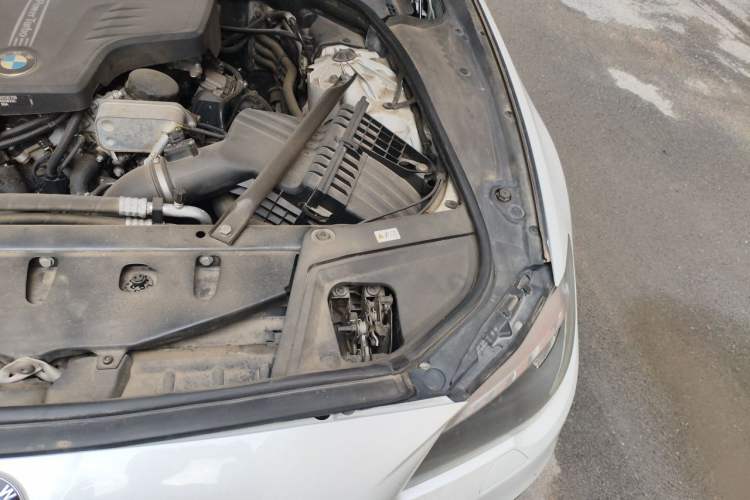 Used BMW 5 Series 2014 525Li Leading Model Engine Bay Left