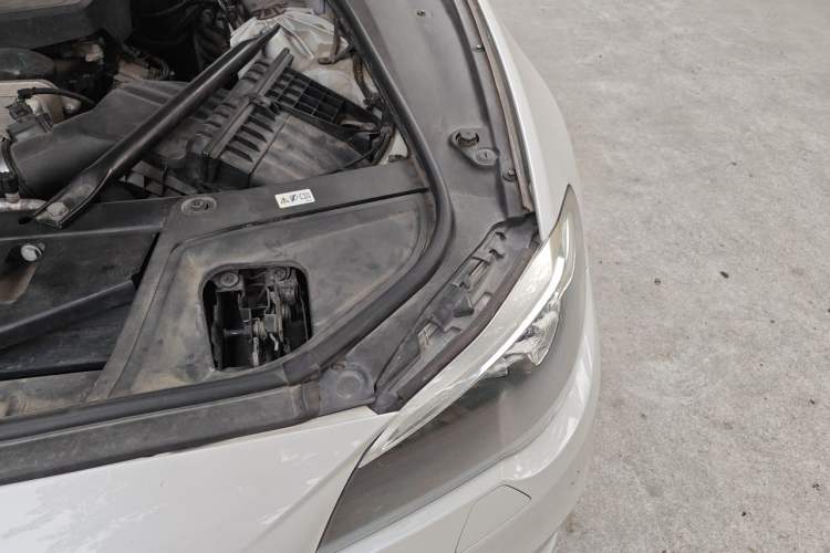 Used BMW 5 Series 2014 525Li Luxury Design Package Engine Bay Left