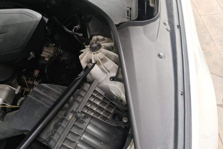 Used BMW 5 Series 2014 525Li Luxury Design Package Engine Bay Left
