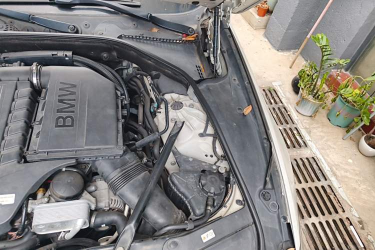 Used BMW 5 Series 2014 535i Design Package Model Engine Bay Left