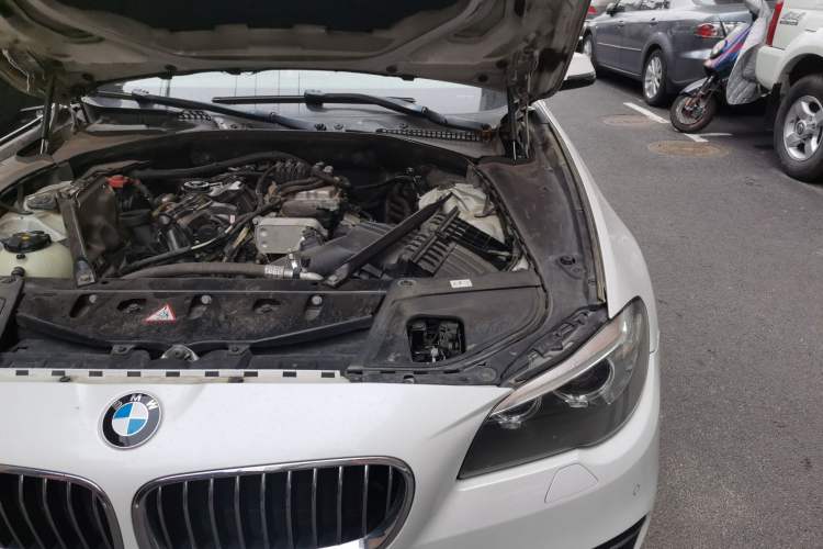 Used BMW 5 Series 2014 525Li Luxury Design Package Engine Bay Left
