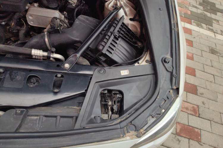 Used BMW 5 Series 2014 525Li Luxury Design Package Engine Bay Left