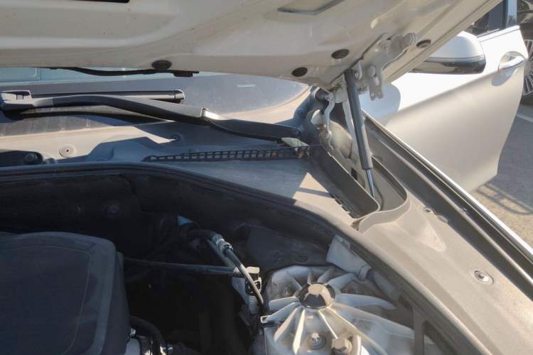 Used BMW 5 Series 2014 525Li Luxury Design Package Engine Bay Left