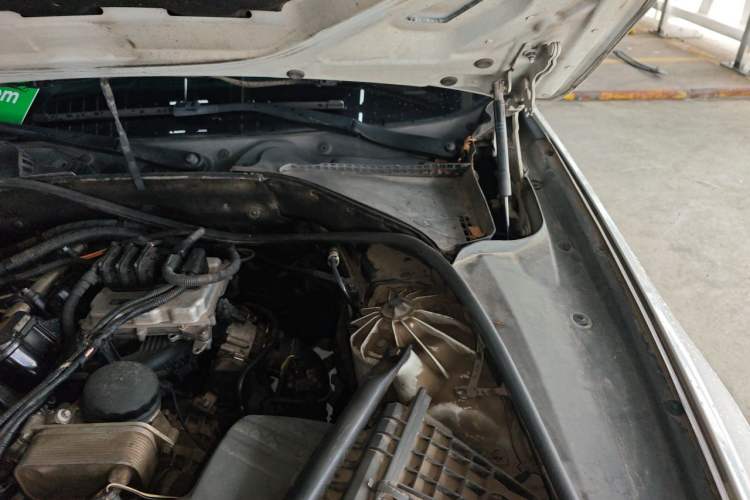 Used BMW 5 Series 2014 525Li Luxury Design Package Engine Bay Left