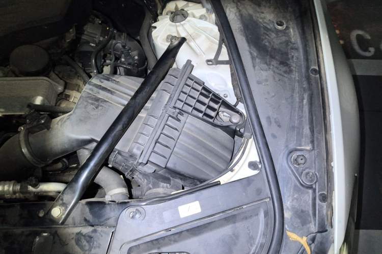 Used BMW 5 Series 2014 525Li Luxury Design Package Engine Bay Left