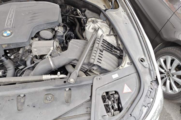 Used BMW 5 Series 2014 525Li Leading Model Engine Bay Left