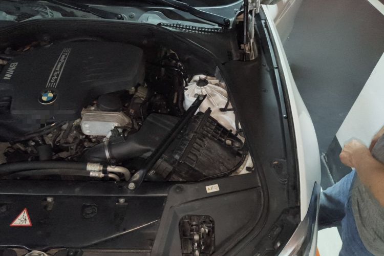 Used BMW 5 Series 2014 525Li Luxury Design Package Engine Bay Left