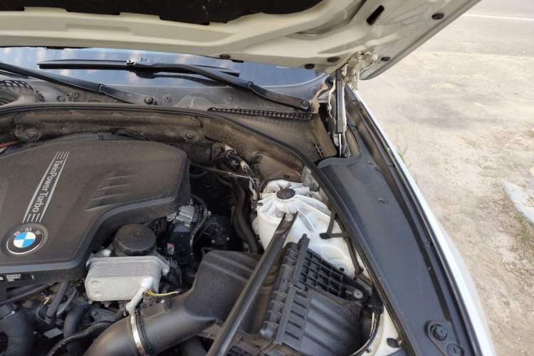 Used BMW 5 Series 2014 525Li Luxury Design Package Engine Bay Left