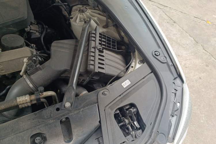 Used BMW 5 Series 2014 525Li Luxury Design Package Engine Bay Left
