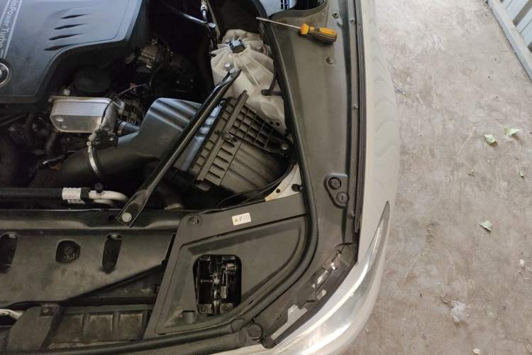 Used BMW 5 Series 2014 520Li Elegant Model Engine Bay Left