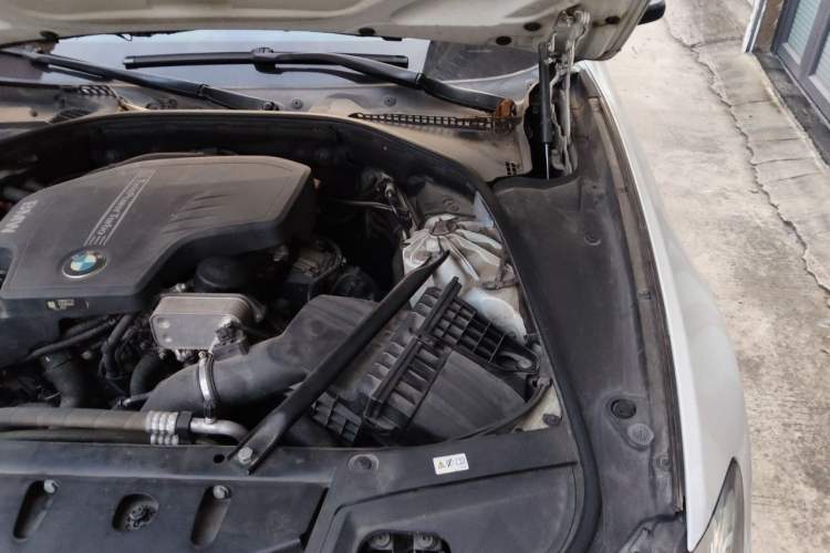 Used BMW 5 Series 2014 520Li Elegant Model Engine Bay Left