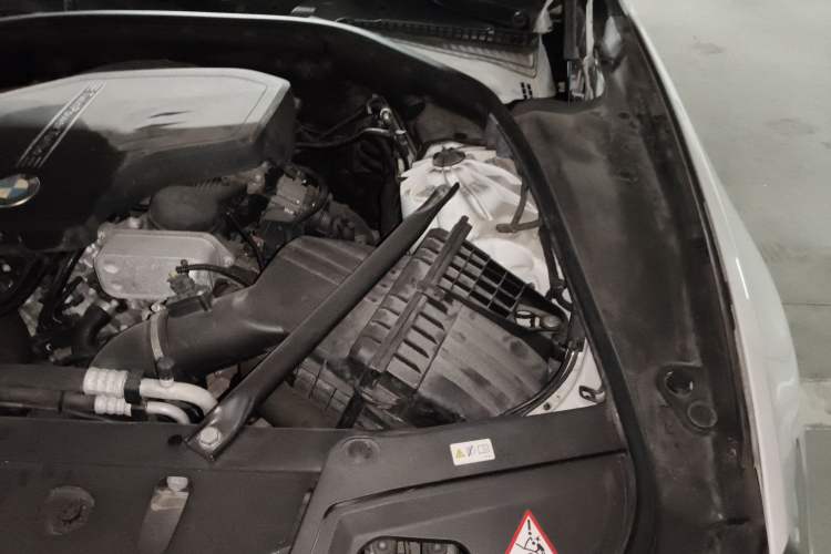 Used BMW 5 Series 2014 525Li Luxury Design Package Engine Bay Left